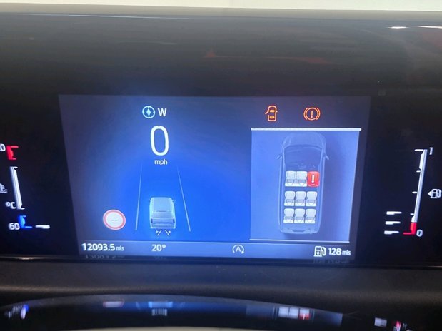 Ford Transit Custom TRANSIT CUSTOM 320 L2 DIESEL FWD 2.0 Eco Blue 136ps H1 Limited 9 Seater 18