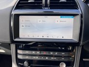 Jaguar F-Pace 2.0 D180 Chequered Flag Auto AWD Euro 6 (s/s) 5dr 54