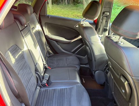 Mercedes-Benz B Class 2.1 B 200 AMG Line Premium+ D Auto 5dr 20