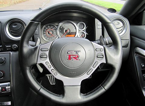 Nissan GT-R Premium Edition 12