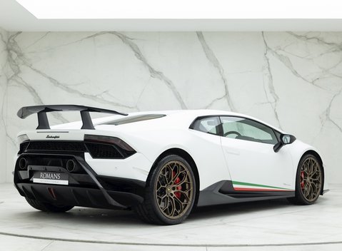 Lamborghini Huracan LP640-4 Performante 7