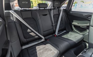 Porsche Macan GTS 15