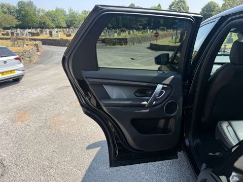 Land Rover Discovery Sport 2.0 Discovery Sport R-Dynamic SE D MHEV Auto 4WD 5dr 15