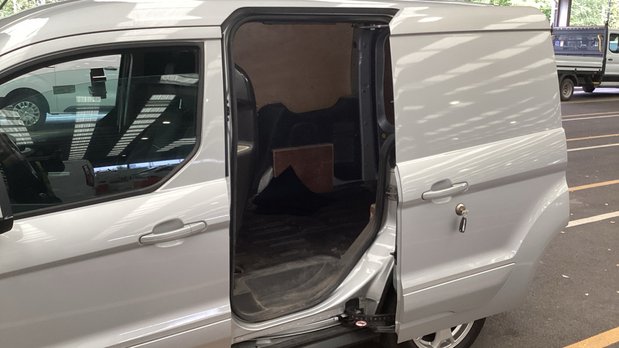 Ford Transit Connect SWB L1H1 Low Roof Limited 200 Air Con Alloys Sensors EURO 6 NO VAT 8