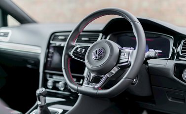 Volkswagen Golf GTI 10