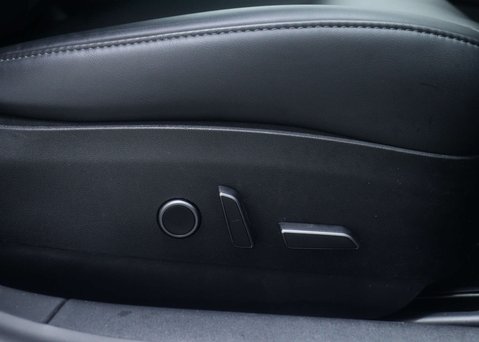 Tesla Model 3 Model 3 Long Range AWD 4WD 4dr 34