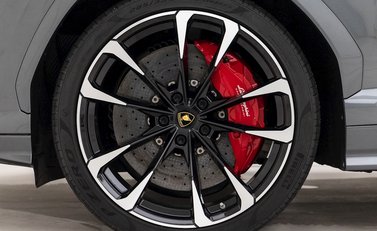 Lamborghini Urus 8