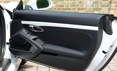 Porsche Cayman GTS 8