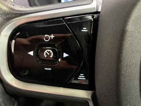 Volvo XC90 2.0 D5 PowerPulse Momentum Pro Auto 4WD Euro 6 (s/s) 5dr 35