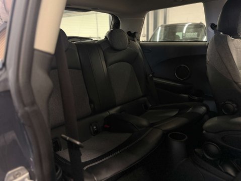 Mini Hatch 2.0 Cooper SD 3dr 14