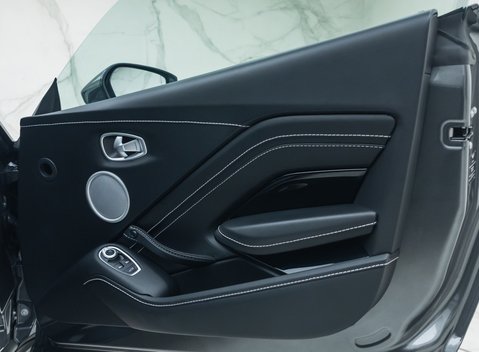 Aston Martin V8 Vantage 22