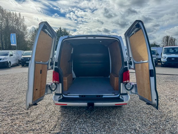 Volkswagen Transporter AUTO SWB L1H1 Highline T28 AirCon Alloys Camera Tow Bar EURO 6 9