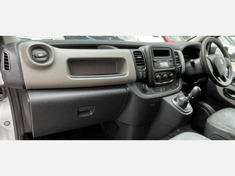 Renault Trafic 1.6 dCi 27 Business+ SWB Standard Roof Euro 5 5dr 39