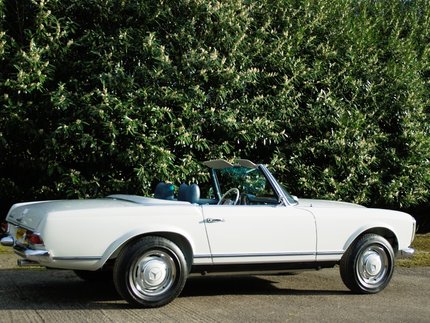 Mercedes-Benz W113 230SL 13