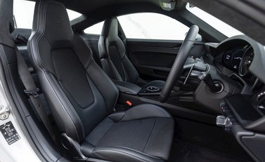 Porsche 911 (992) GT3 Touring 10