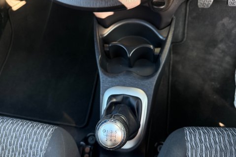 Toyota Yaris 1.3 VVT-I TR LOOK! JUST 38000 MILES! LOW INSURANCE! AIR CON 14