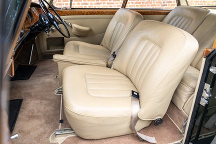 Bentley S2 Continental By H.J.Mulliner 23