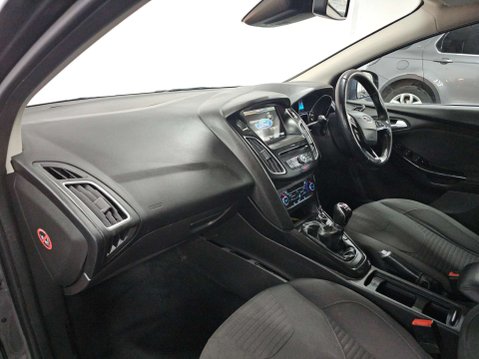 Ford Focus 1.0 Titanium 5dr 21