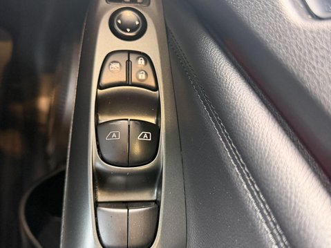 Nissan Juke 1.0 DIG-T N-Connecta Euro 6 (s/s) 5dr 32
