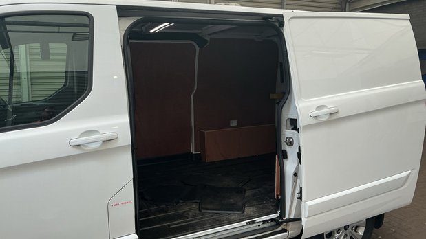 Ford Transit Custom SWB L1H1 Low Roof Limited 300 Air Con Cam EURO 6 NO VAT 8