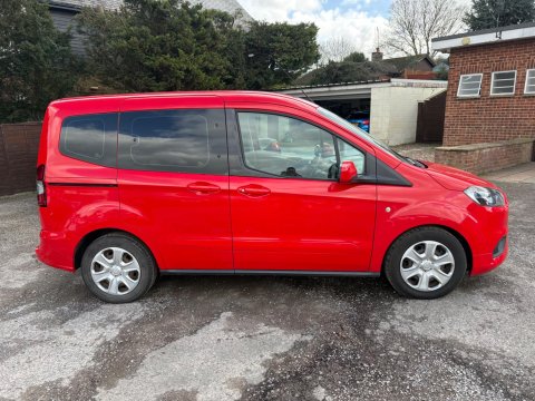 Ford Tourneo Courier ZETEC TDCI 6