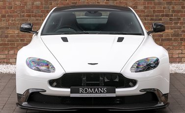 Aston Martin Vantage GT8 6
