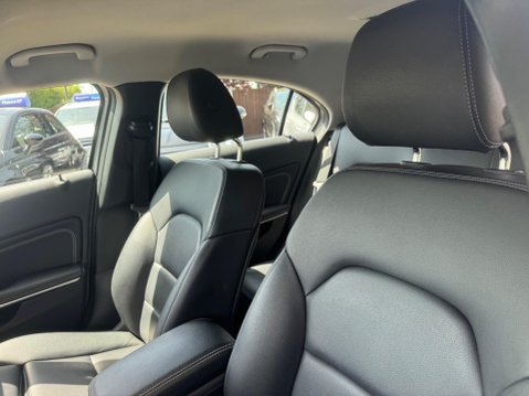 Mercedes-Benz A Class 1.5 A180d Sport (Premium) 7G-DCT Euro 6 (s/s) 5dr 27
