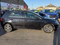 Volkswagen Golf SE NAVIGATION TDI 19