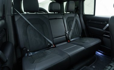 Land Rover Defender 110 V8 13