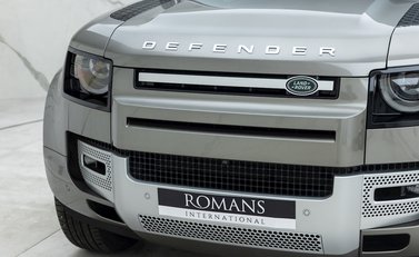 Land Rover Defender 110 XS Edition P400 25
