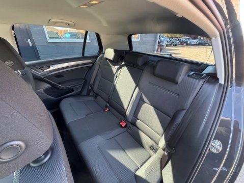 Volkswagen Golf SE TSI EVO 40