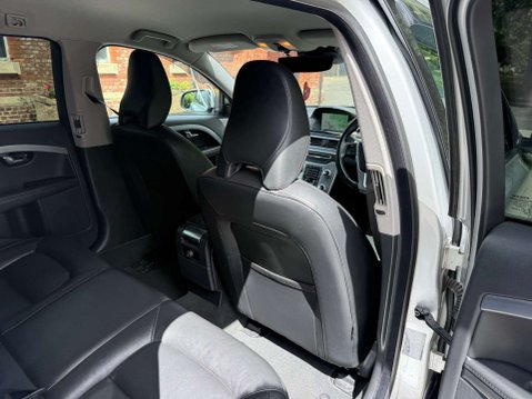 Volvo V70 2.0 V70 SE Luxury D4 Auto 5dr 21
