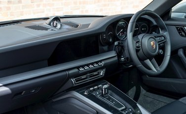 Porsche 911 Carrera 4S (992) 16