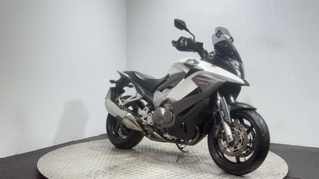 Honda VFR 2011 ONLY 22K NEW MOT SERVICED TOP BOX TOURER 800CC 3