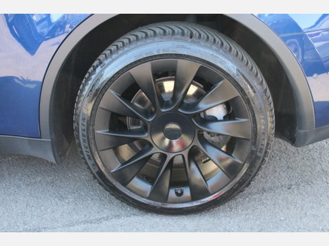 Tesla Model Y LONG RANGE 3