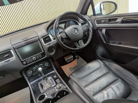 Volkswagen Touareg 3.0 Touareg V6 R-Line+ TDI BlueMotion Technology Auto 4WD 5dr 53