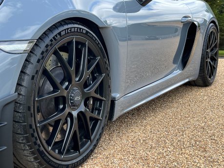 Porsche 718 CAYMAN GT4 RS PDK 20