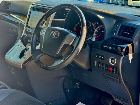 Toyota Vellfire GOLDEN EYES II V6 8