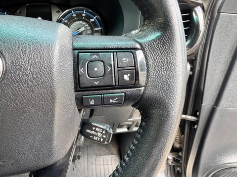 Toyota Hilux INVINCIBLE X 4WD D-4D DCB 26