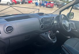 Citroen Berlingo Multispace 1.6 BlueHDi Feel Multispace MPV Wheel Chair Ramp 25