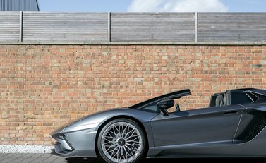 Lamborghini Aventador S LP740-4 Roadster 29