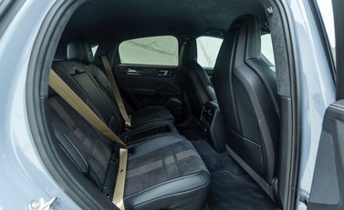 Porsche Cayenne Turbo GT 13
