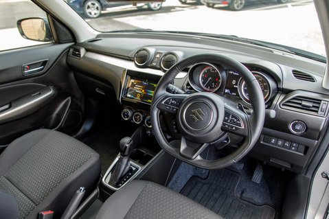 Suzuki Swift SZ5 DUALJET MHEV 4