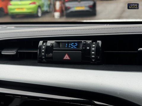 Toyota Hilux Active | 2.4 LT | AC | Sensors | Double Cab | 27