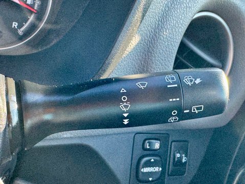 Toyota Yaris VVT-I ICON 24