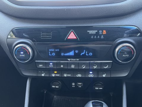 Hyundai TUCSON 1.7 CRDi Blue Drive Premium SUV 5dr Diesel DCT Euro 6 20
