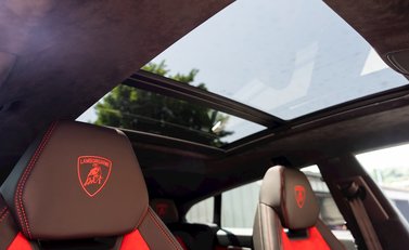 Lamborghini Urus 13