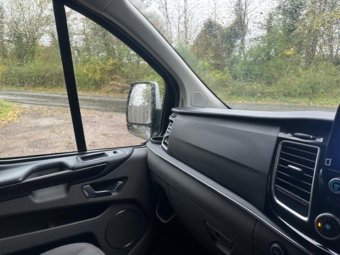 Ford Tourneo Custom 2.0 320 EcoBlue Titanium Minibus Double Cab 5dr Diesel Auto L1 Euro 6 (s/s) 13