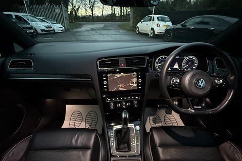 Volkswagen Golf R TSI 4MOTION DSG -LEATHER -CAMERA-PRETORIAS -PAN ROOF -WHITE/SILVER -GHOST 27
