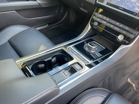 Jaguar XE 2.0i R-Sport Saloon 4dr Petrol Auto Euro 6 (s/s) (200 ps) 34